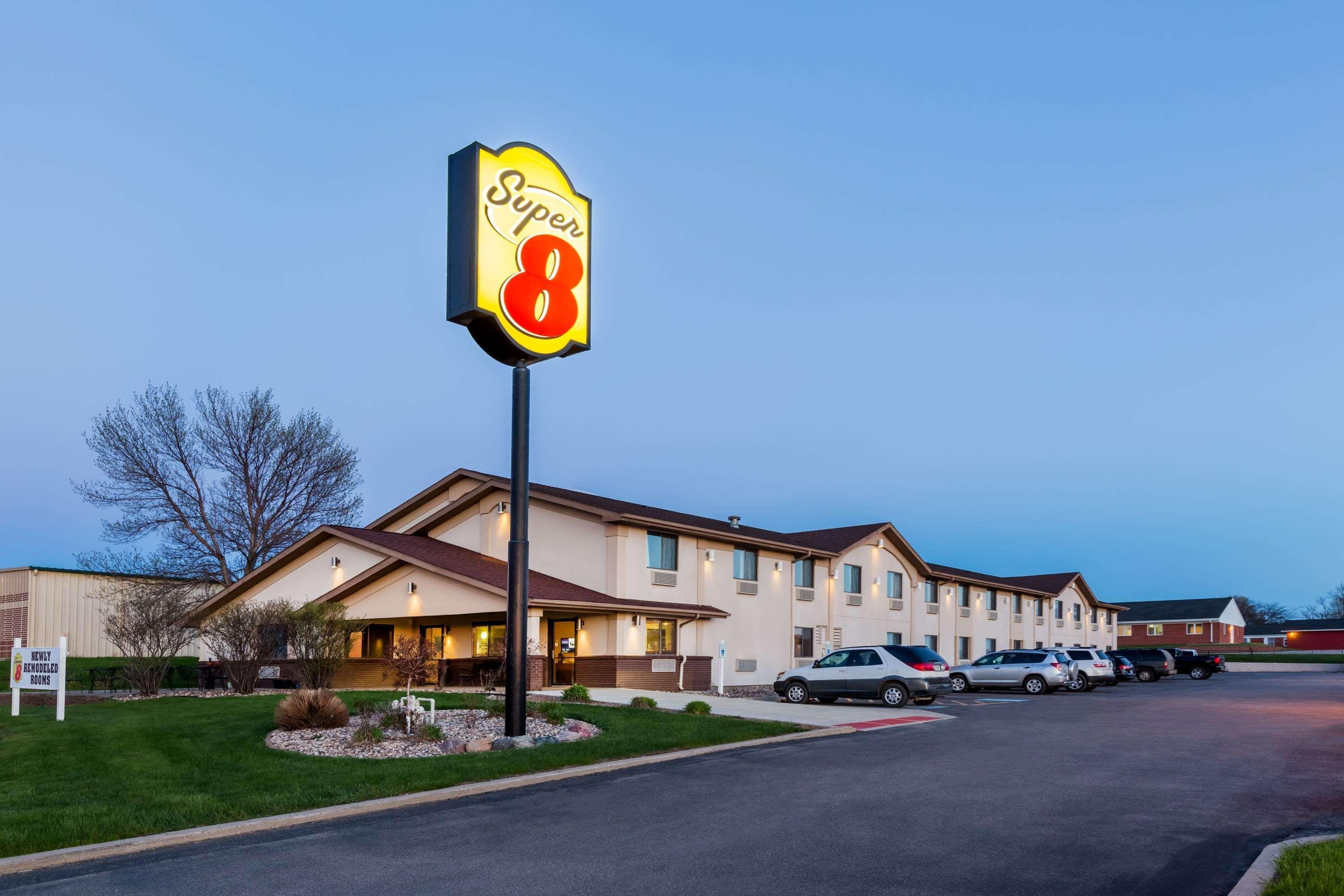 Super 8 By Wyndham Spirit Lake/okoboji 2*